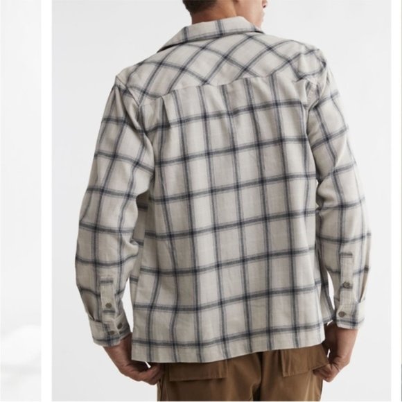Urban Outfitters Men’s Standard Cloth Flannel Collar Shirt Cream Plaid New Small - Picture 9 of 15